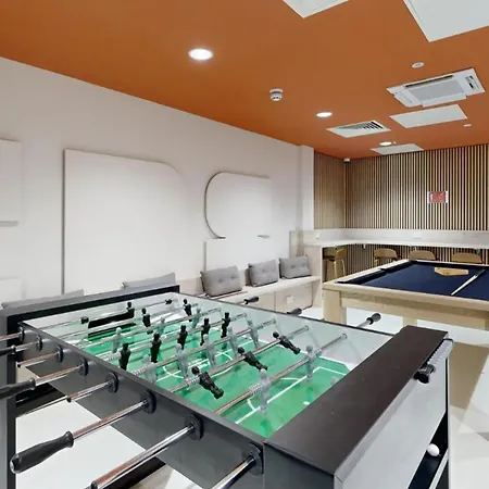 Bright & Spacious Mid-level At Briggate Centre *