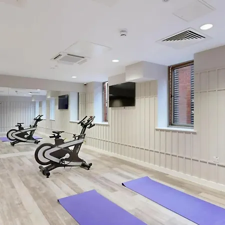 公寓 Bright & Spacious Mid-level At Briggate Centre *