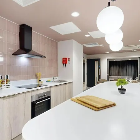 公寓 Bright & Spacious Mid-level At Briggate Centre