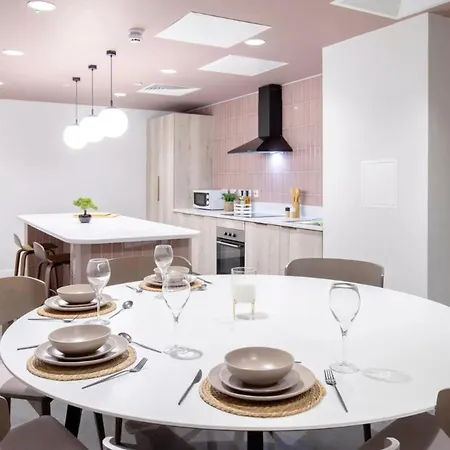 Classic Mid-level At Briggate Centre Appartement *