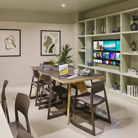 Lägenhet Classic Mid-level At Briggate Centre