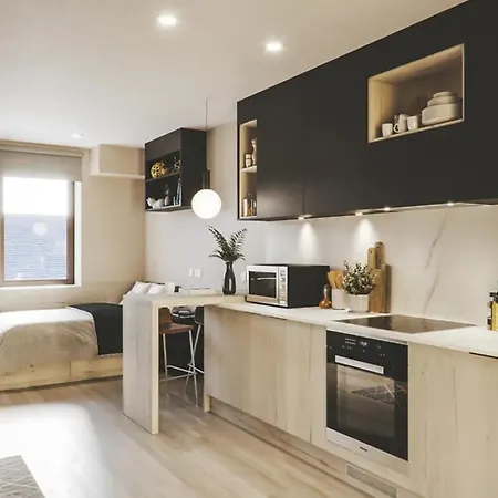 Bright & Spacious Mid-level At Briggate Centre Apartment Leeds (West Yorkshire)