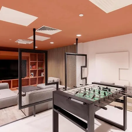 Apartment Bright & Spacious Mid-level At Briggate Centre *