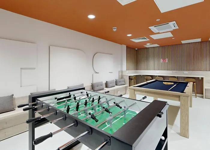 Bright & Spacious Mid-level At Briggate Centre *