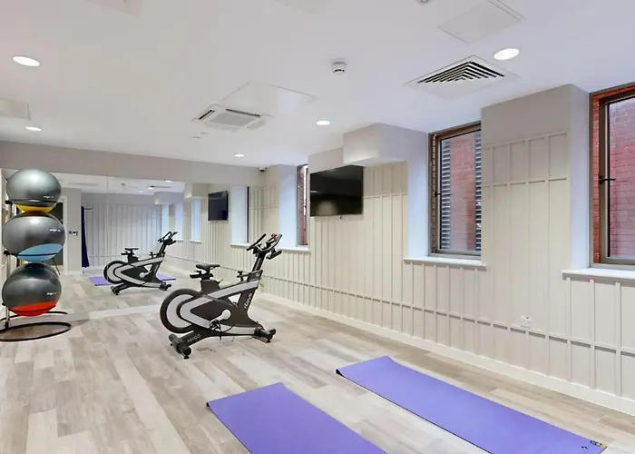 Apartment Bright & Spacious Mid-level At Briggate Centre *