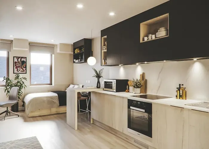Bright & Spacious Mid-level At Briggate Centre Apartment Leeds (West Yorkshire)