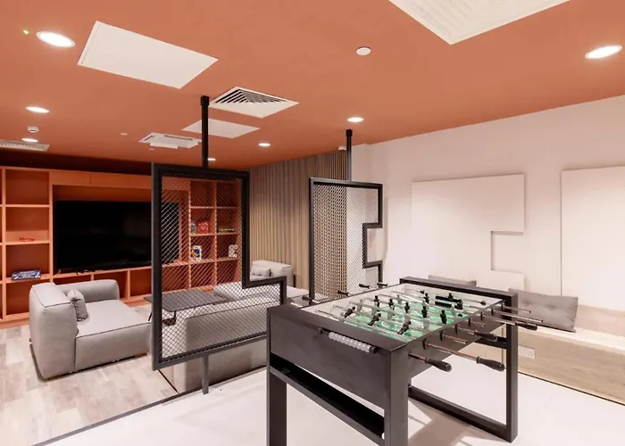 Apartment Bright & Spacious Mid-level At Briggate Centre *