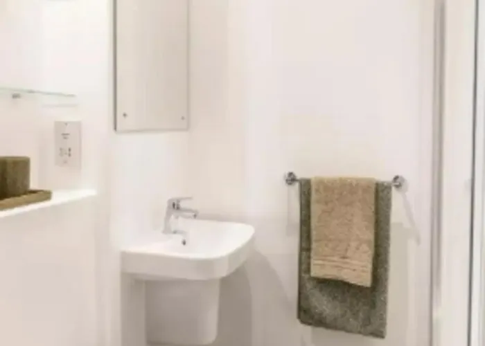 Apartment Bright & Spacious Mid-level At Briggate Centre Leeds (West Yorkshire)