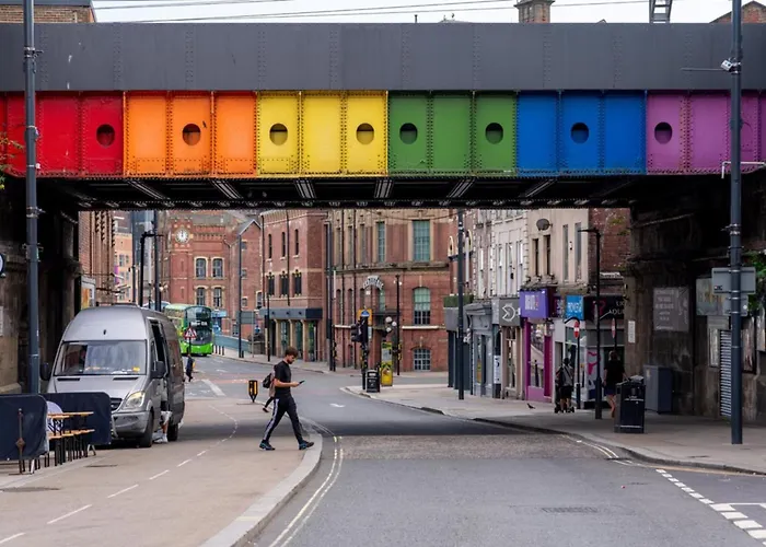 Bright & Spacious Mid-level At Briggate Centre Lejlighed